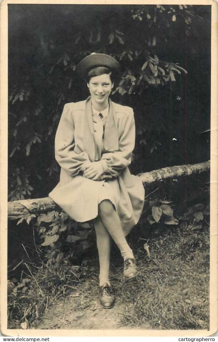 Souvenir Photo Postcard Elegant Woman Hat Smile - Photographie