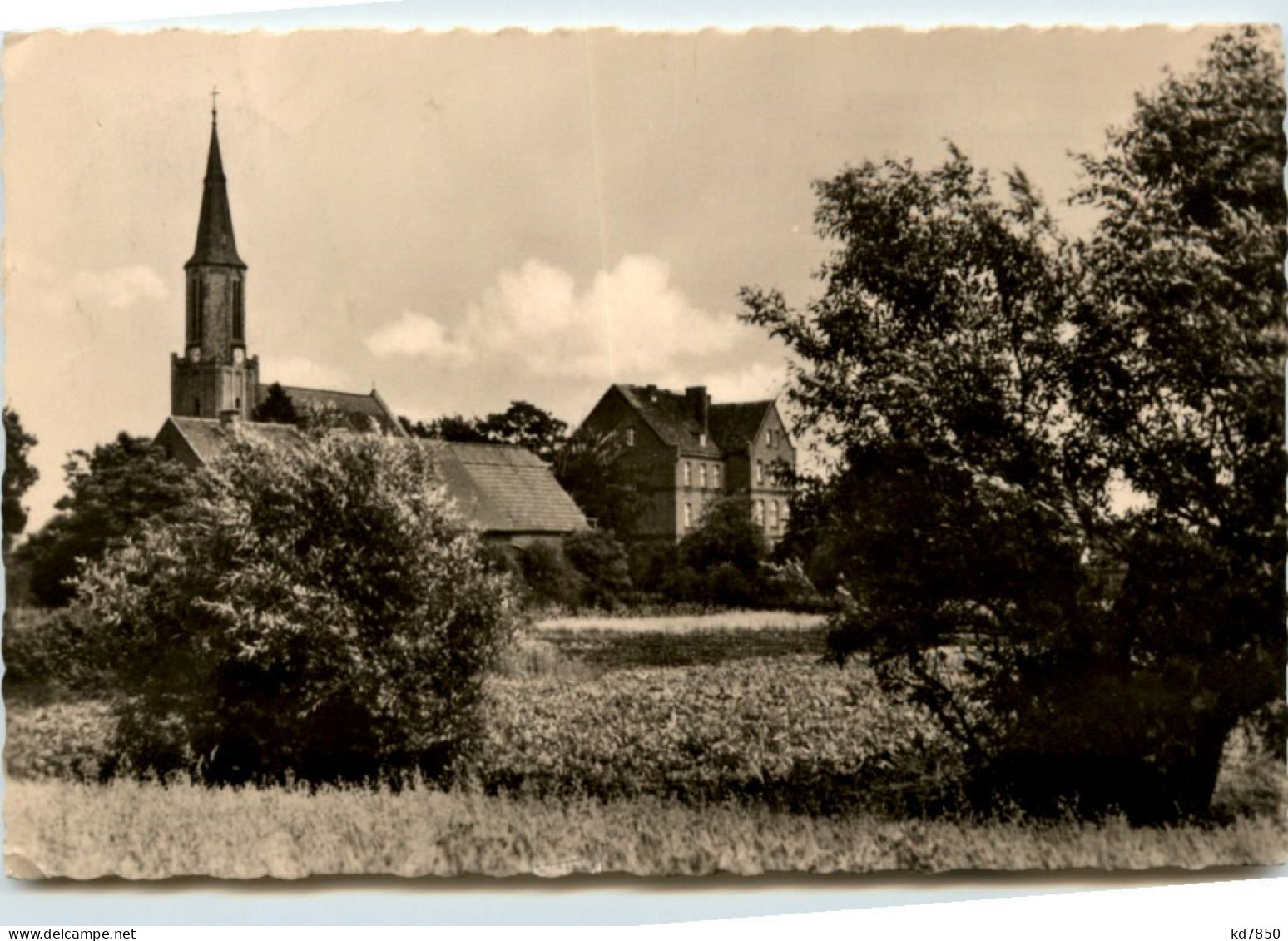 Löcknitz, Blick Auf Kirche Und Schule - Autres & Non Classés