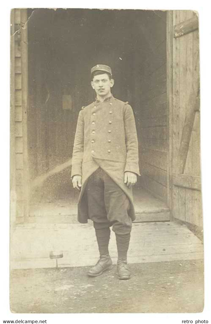 Cpa Carte-photo Soldat Debout ( Famille Buonaccorsi Marseille - éditeur Alberti Hammelburg ), Prisonnier ? (dd) - Personnages