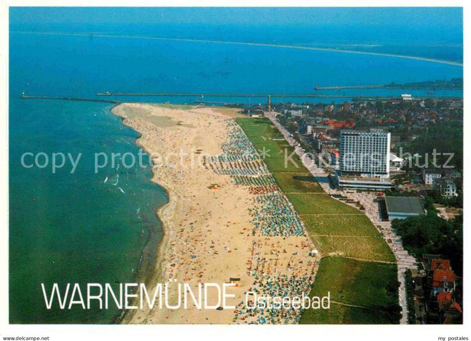 72841623 Warnemuende Ostseebad Fliegeraufnahme Mit Strand Leuchtturm Hotel Neptu - Rostock