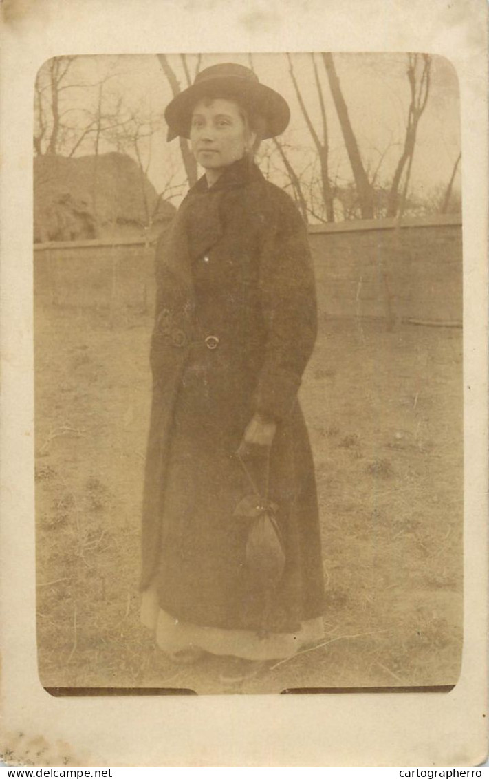 Souvenir Photo Postcard Elegant Woman Hat Nature - Photographie