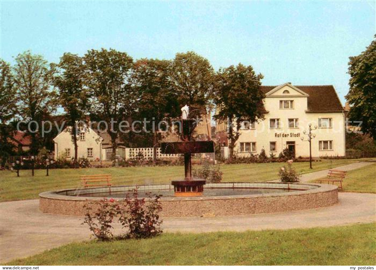 72840359 Falkenberg Elster Marktplatz Brunnen Rat Der Stadt Falkenberg Elster - Autres & Non Classés