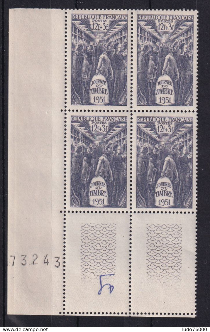 D 811 / LOT N° 879 BLOC DE 4 NEUF** COTE 16€ - Collections