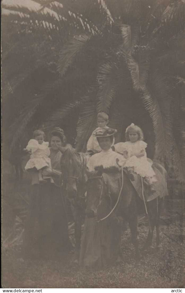 Photo Carte De Bonne Année (écrit Manuellement Au Crayon Sur Le Recto) Mère Et Enfants à Cheval - Costa Rica