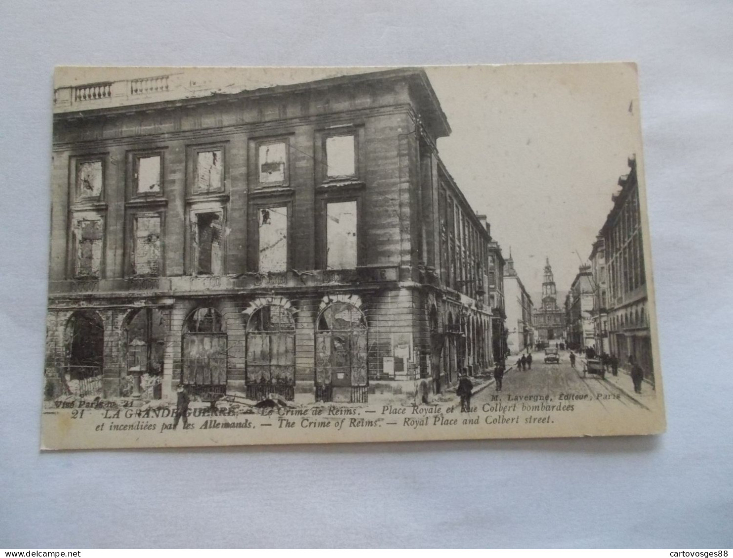 REIMS  ( 51 Marne ) GRANDE GUERRE CRIME DE REIMS PLACE ROYALE ET RUE COLBERT BOMBARDEES ANIMEES VIEILLE AUTO - Reims