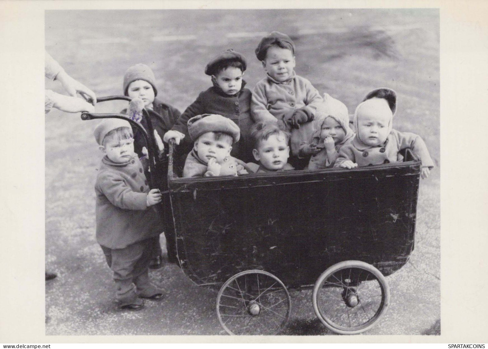 CHILDREN CHILDREN Scene S Landscapes Vintage Postcard CPSM #PBU165.GB - Taferelen En Landschappen