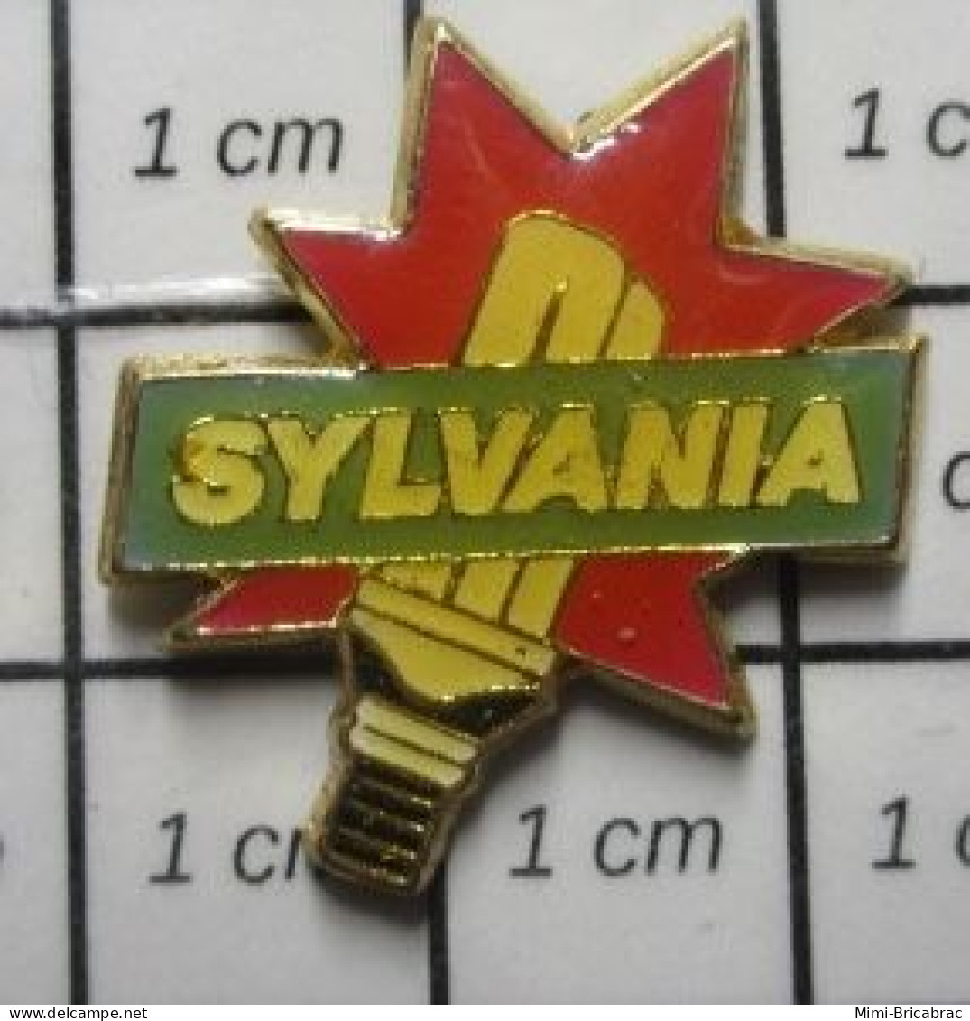 1818B Pin's Pins / Rare & Belle Qualité !!!  MARQUES / AMPOULE ELECTRIQUE SYLVANIA ONEREUSE ET QUI ECLAIRE MAL - Trademarks