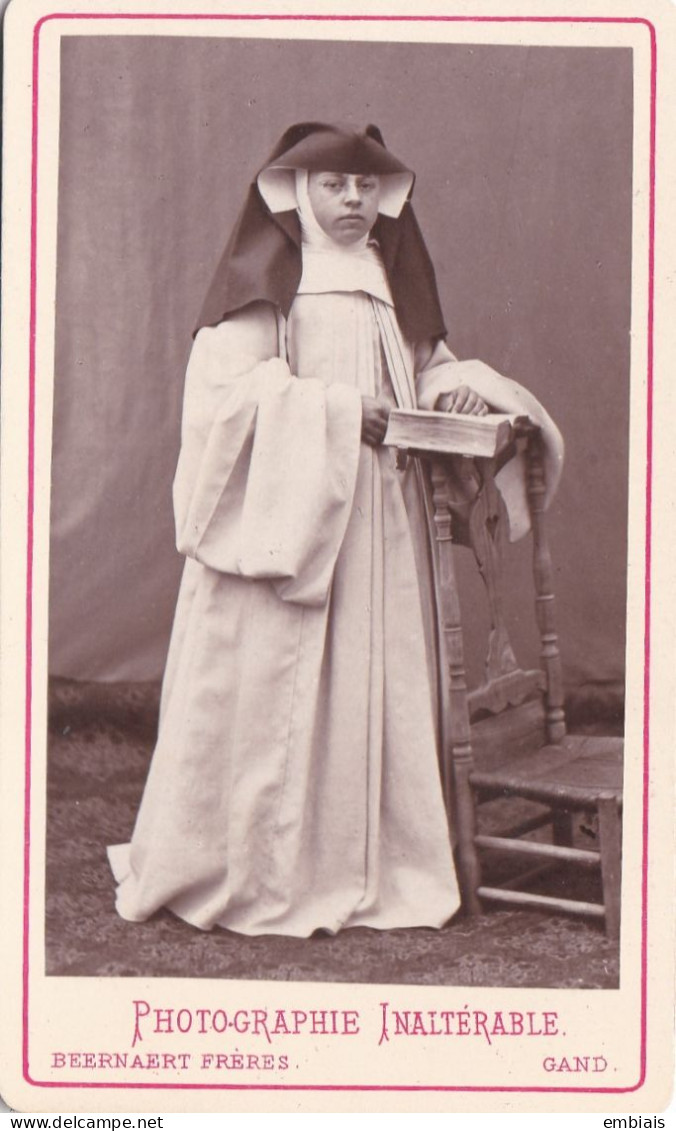 GAND - Photo CDV D'une Religieuse, Sœur Par Le Photographe BERRNAERT Frères, Gand - Photographie Inaltérable - Antiche (ante 1900)