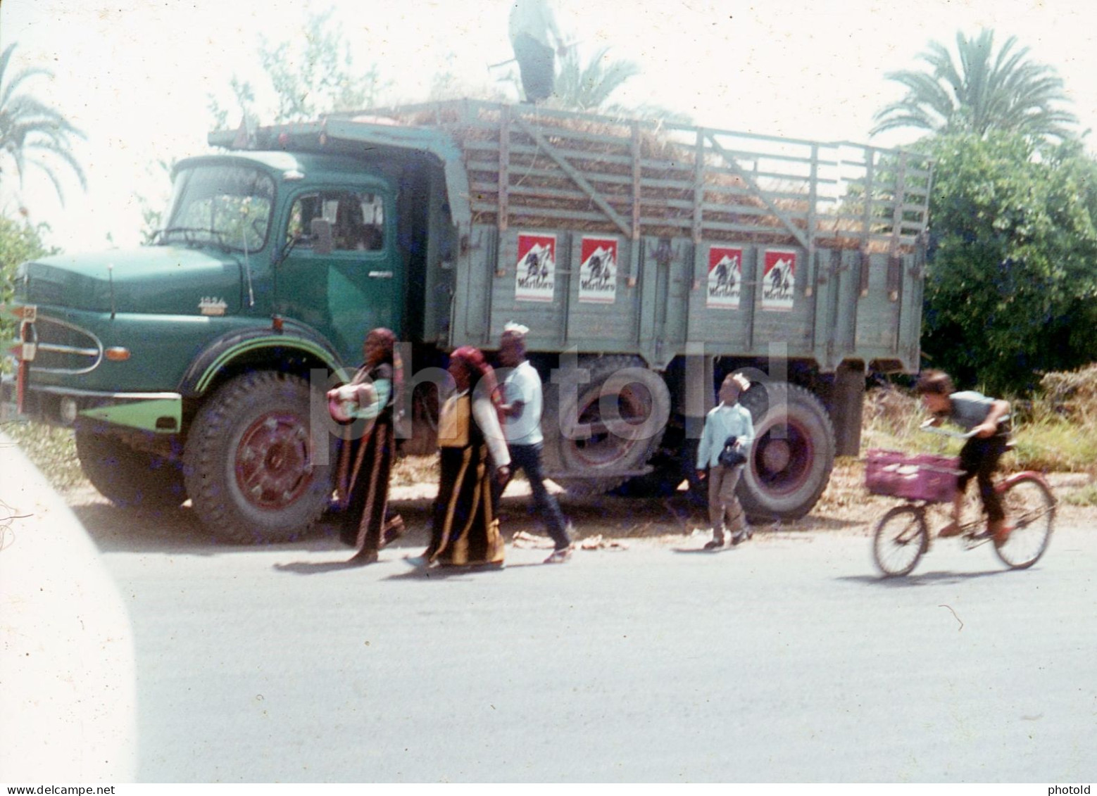 1982 MARLBORO ADVERT MERCEDES BENZ 22.20 TRUCK JERICHO PALESTIN PALESTINE 35mm SLIDE NOT PHOTO No FOTO NB4124 - Diapositivas