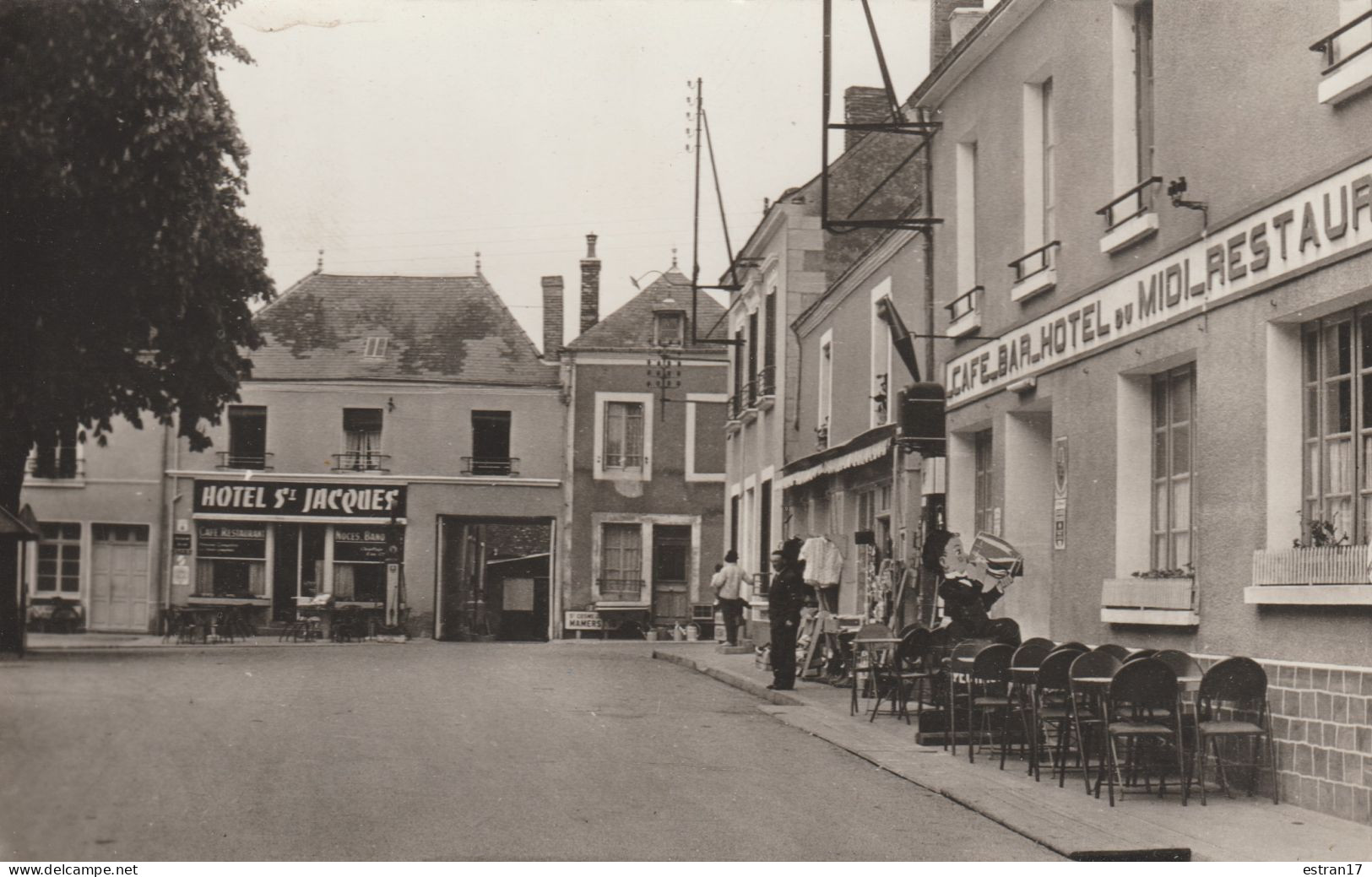 72 NOGENT-LE-BERNARD   PLACE DE L'EGLISE VEC VUE SUR LES HOTELS DU  MIDI ET  SAINT-JACQUES - Sonstige & Ohne Zuordnung