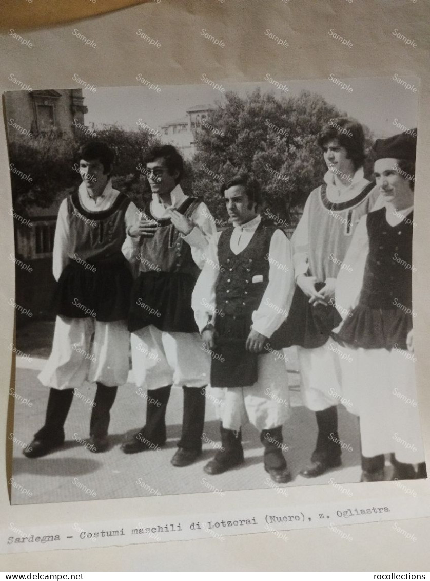 Italia Foto Folklore Costumi Etnici Sardegna COSTUMI MASCHILI DI LOTZORAI (Nuoro). Z. Ogliastra. 18x18 Cm. - Europa