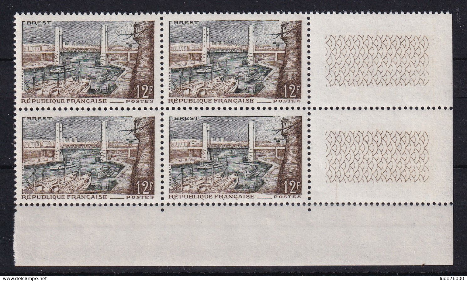 D 812 / LOT N° 1117 BLOC DE 4 NEUF** COTE 5.20€ - Sammlungen