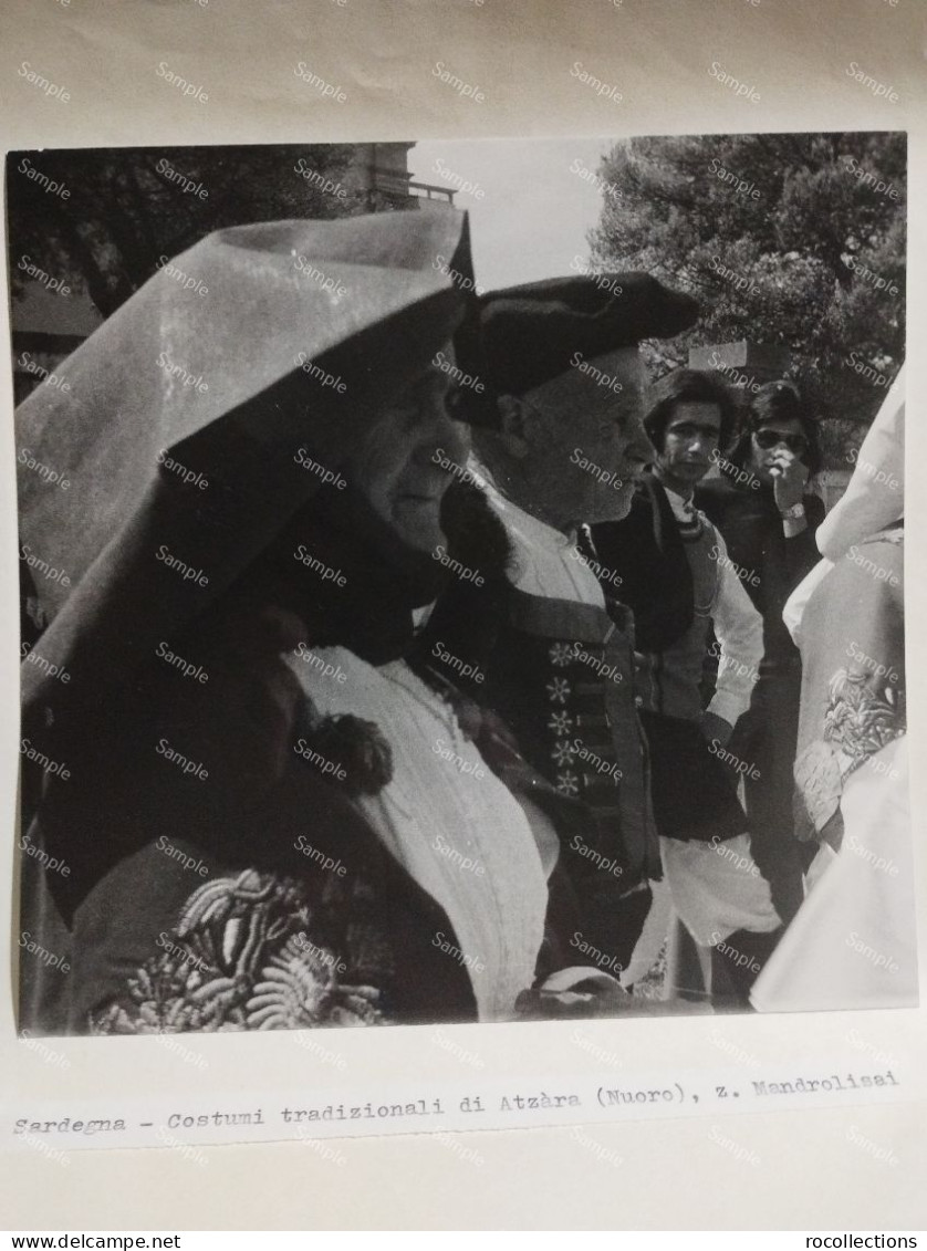 Italia Foto Folklore Costumi Etnici Sardegna  COSTUMI DI ATZARA (Nuoro) . Z. Mandrolisai. 18x18 Cm. - Europa