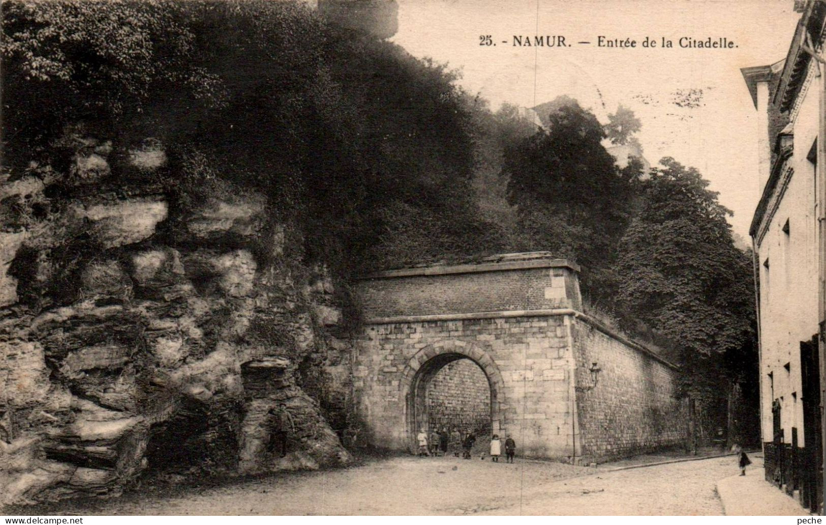 N° 2442 W -cpa Namur -entrée De La Citadelle- - Namen