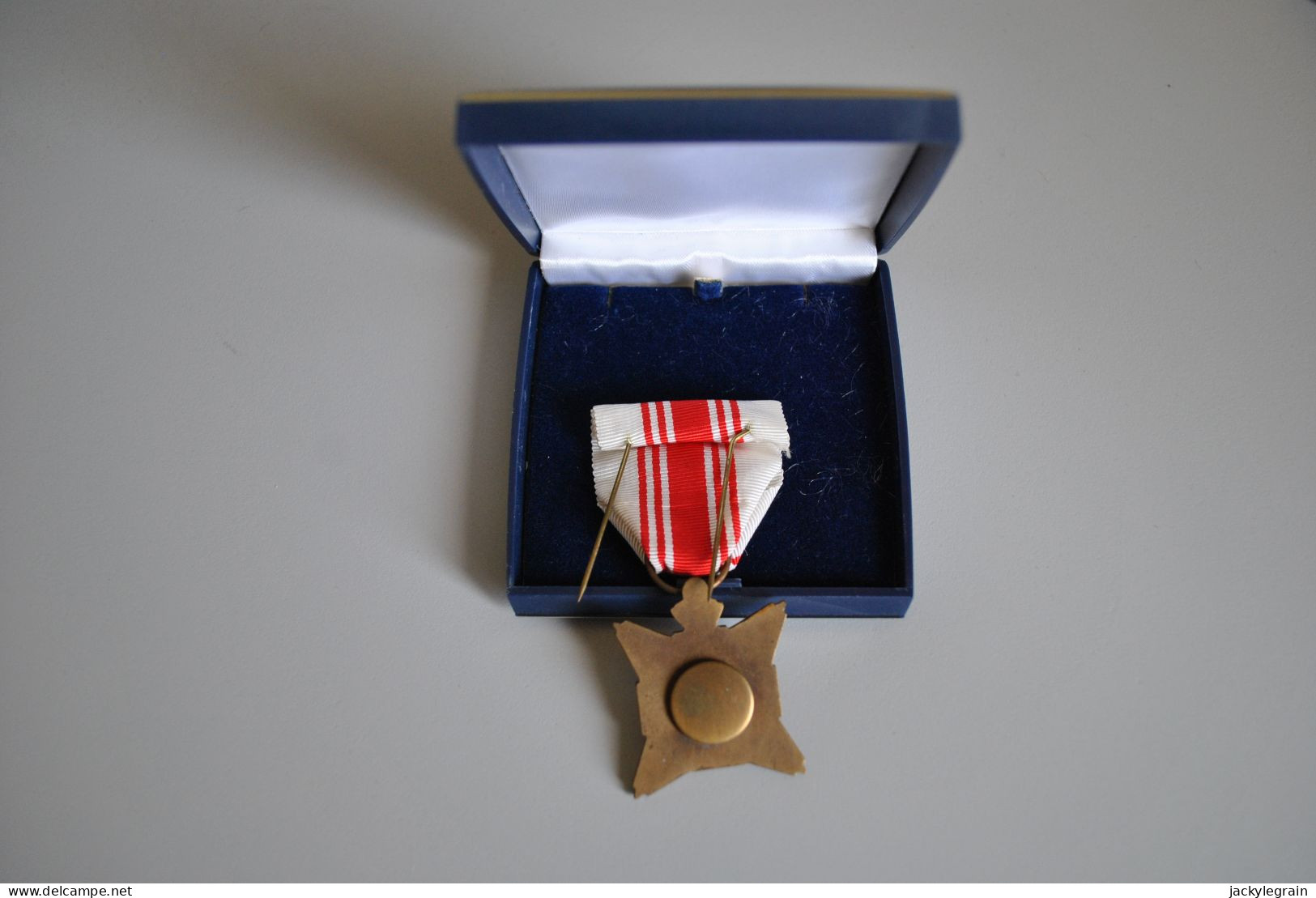 Belgique Médaille Croix-Rouge Vente En Belgique Uniquement Envoi Bpost : 3 € - Andere & Zonder Classificatie