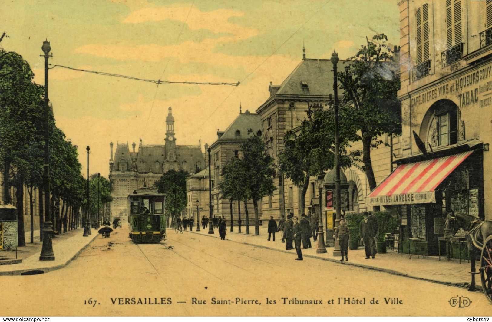 VERSAILLES - Rue Saint-Pierre, Les Tribunaux Et L'Hôtel De Ville - Tramway - Café - Animé - Versailles