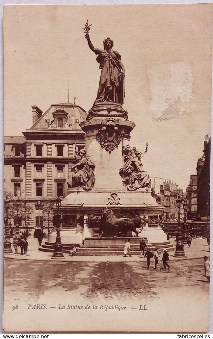 CPA  Non Circulée, Paris - La Statue De La République   (32) - Estatuas