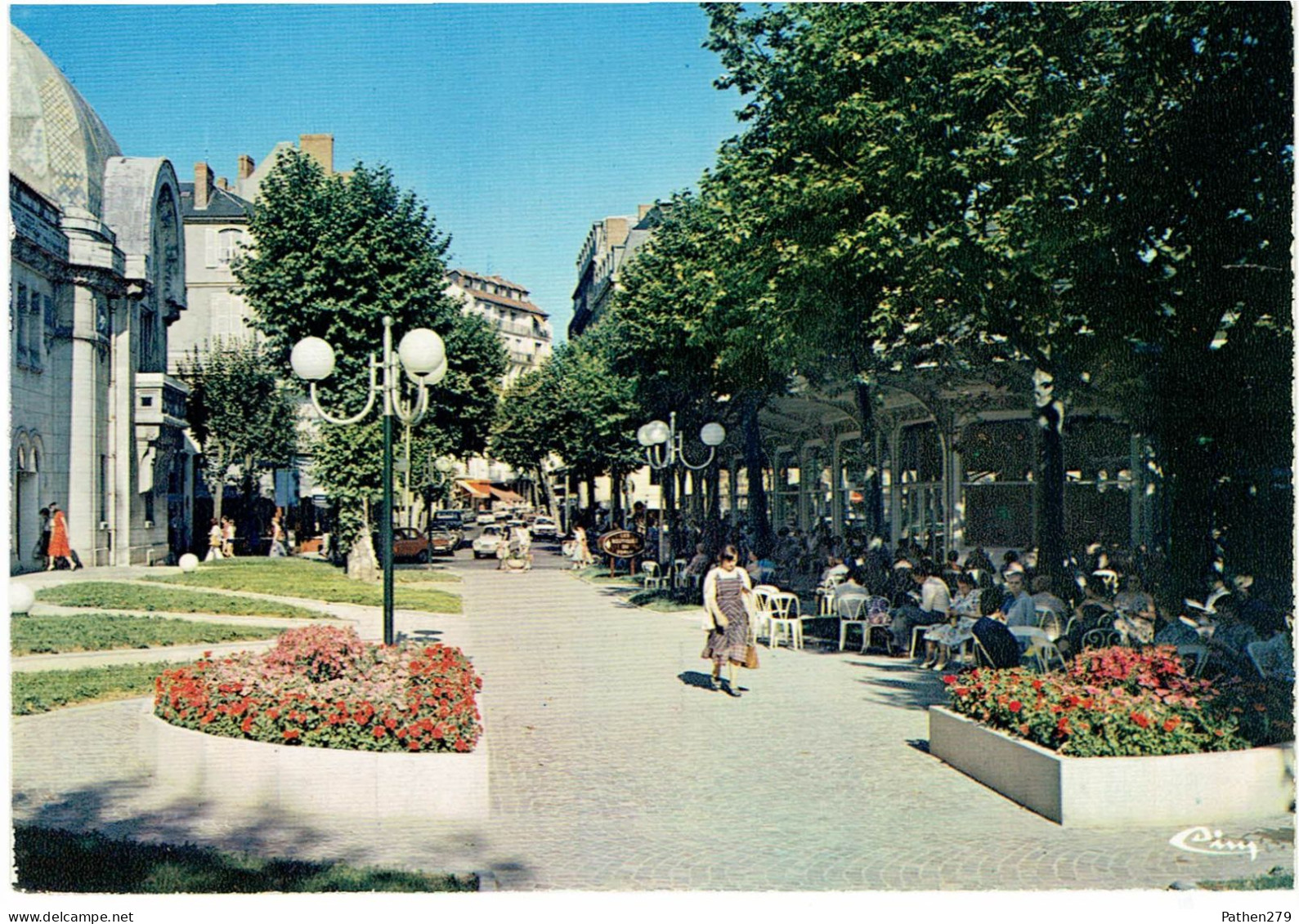 CPM FRANCE 03 ALLIER VICHY - La Rue Piétonnière Devant Le Hall Des Sources - 1980 - Vichy