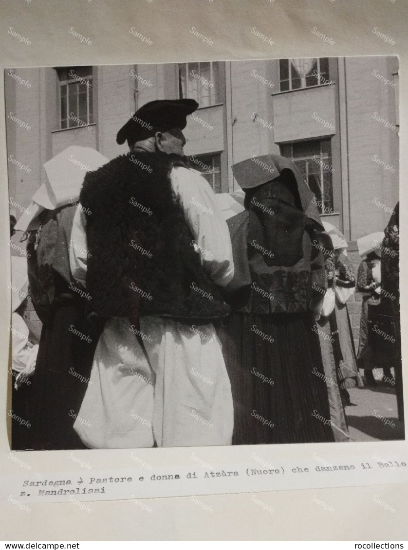 Italia Foto Folklore Costumi Etnici Sardegna. BALLO TONDO DI ATZARA (Nuoro). Z. Mandrolisai. 18x18 Cm. - Europa