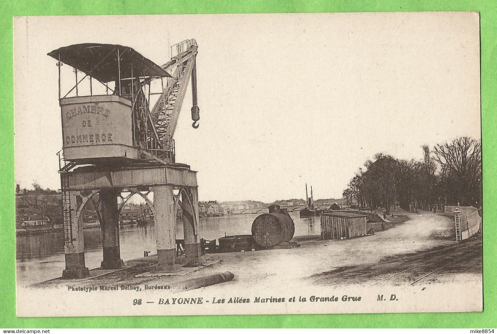 ANG040  CPA  BAYONNE (Basses-Pyrénées)  Les Allées Marines Et La Grande Grue - CHAMBRE DE COMMERCE  ++++++++++ - Bayonne