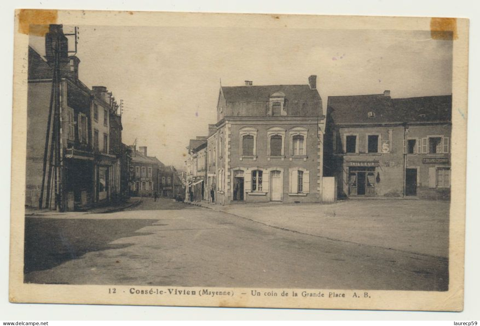 COSSE LE VIVIEN - Un Coin De La Grande Rue - 2 Commerces Tailleur Et F. BRUAND Cordonnier (à Droite) - Andere & Zonder Classificatie