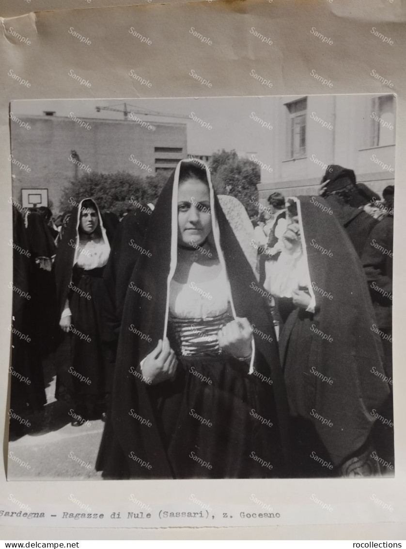 Italia Foto Folklore Costumi Etnici Sardegna. RAGAZZE DI NULE (Sassari). Z. Goceano. 18x18 Cm. - Europa