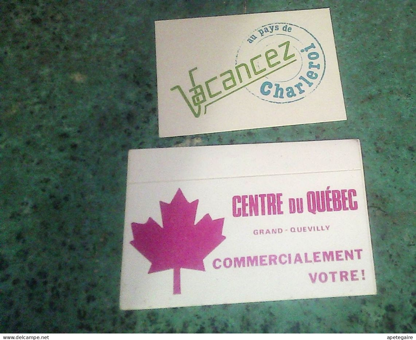 Canada Québec Lot De 2 Autocollant  Grand Quevilly Et Charleroi - Stickers