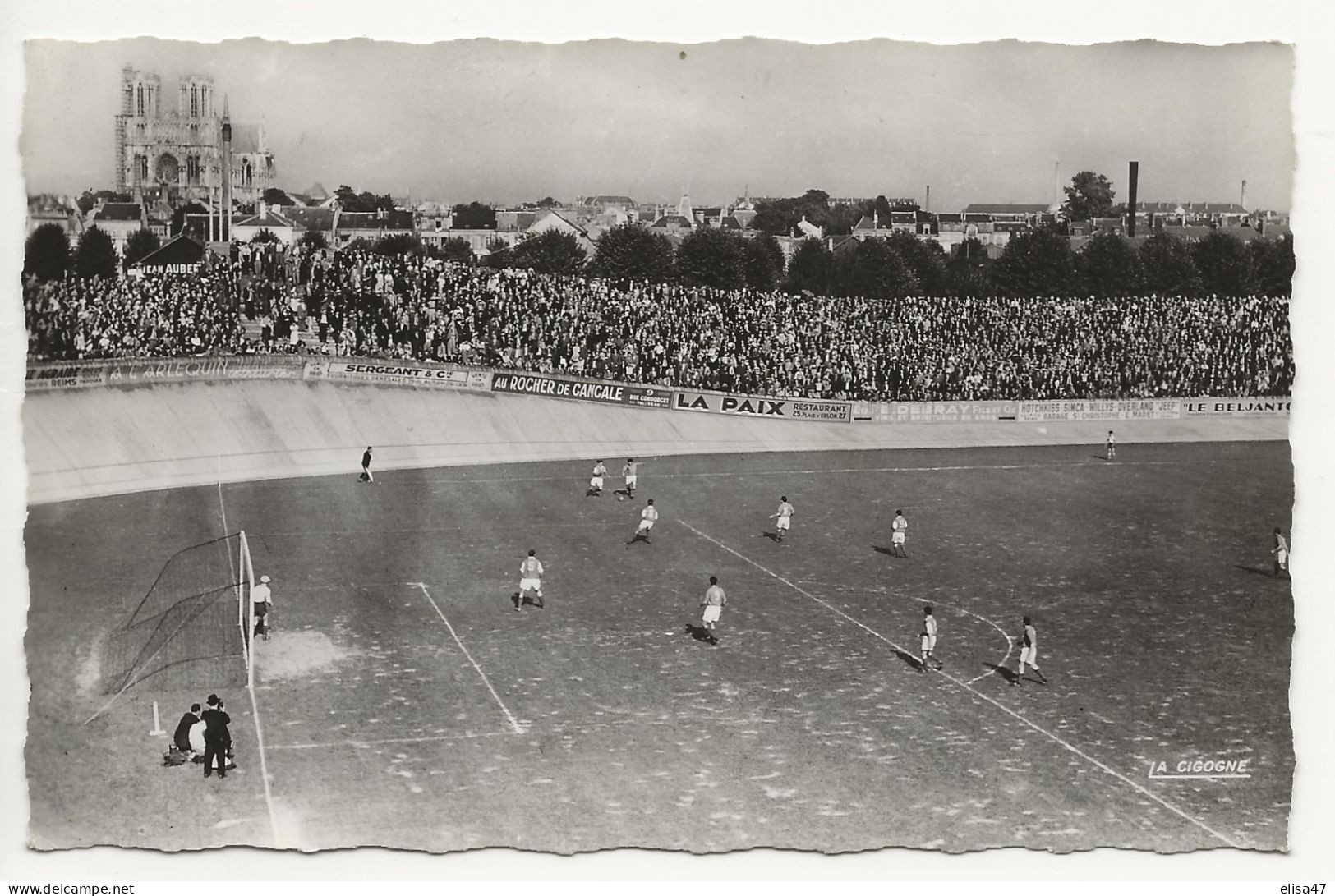 51  REIMS   LE  STADE  ET  LES  POPULAIRES - Reims