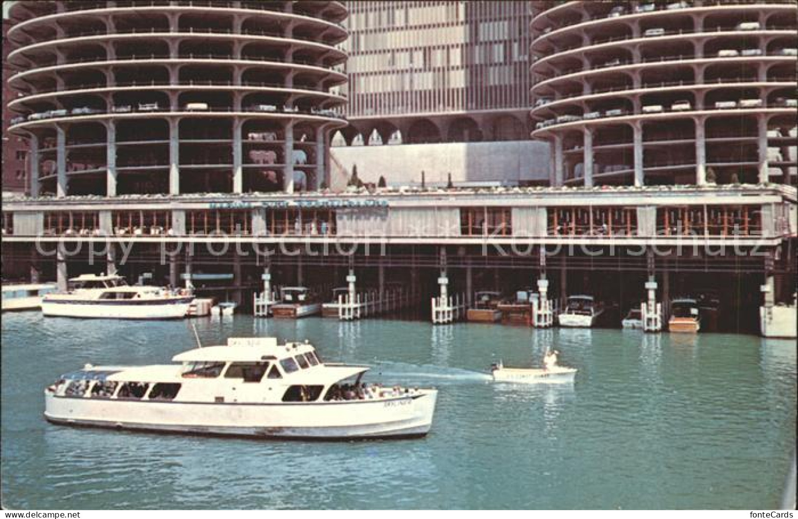 71977614 Chicago_Illinois Motorboote Parkhaus - Andere & Zonder Classificatie