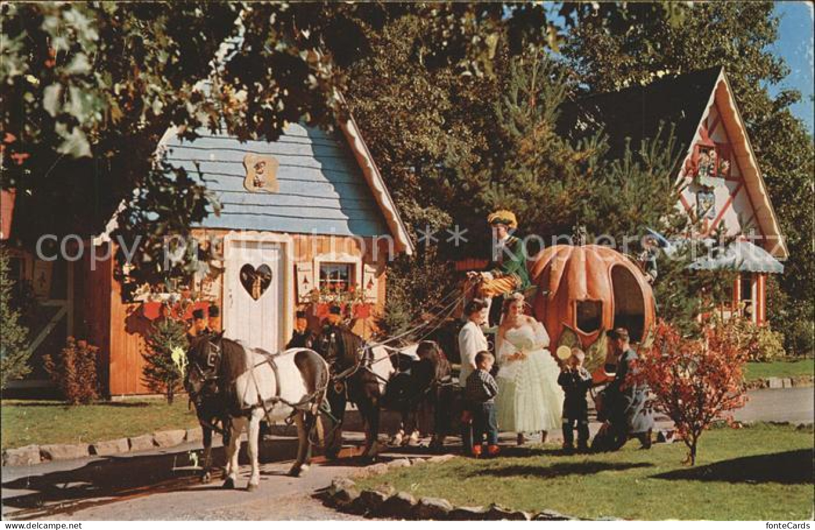 71969275 Lake_George_New_York Cinderella Her Pumpkin Coach At - Altri & Non Classificati