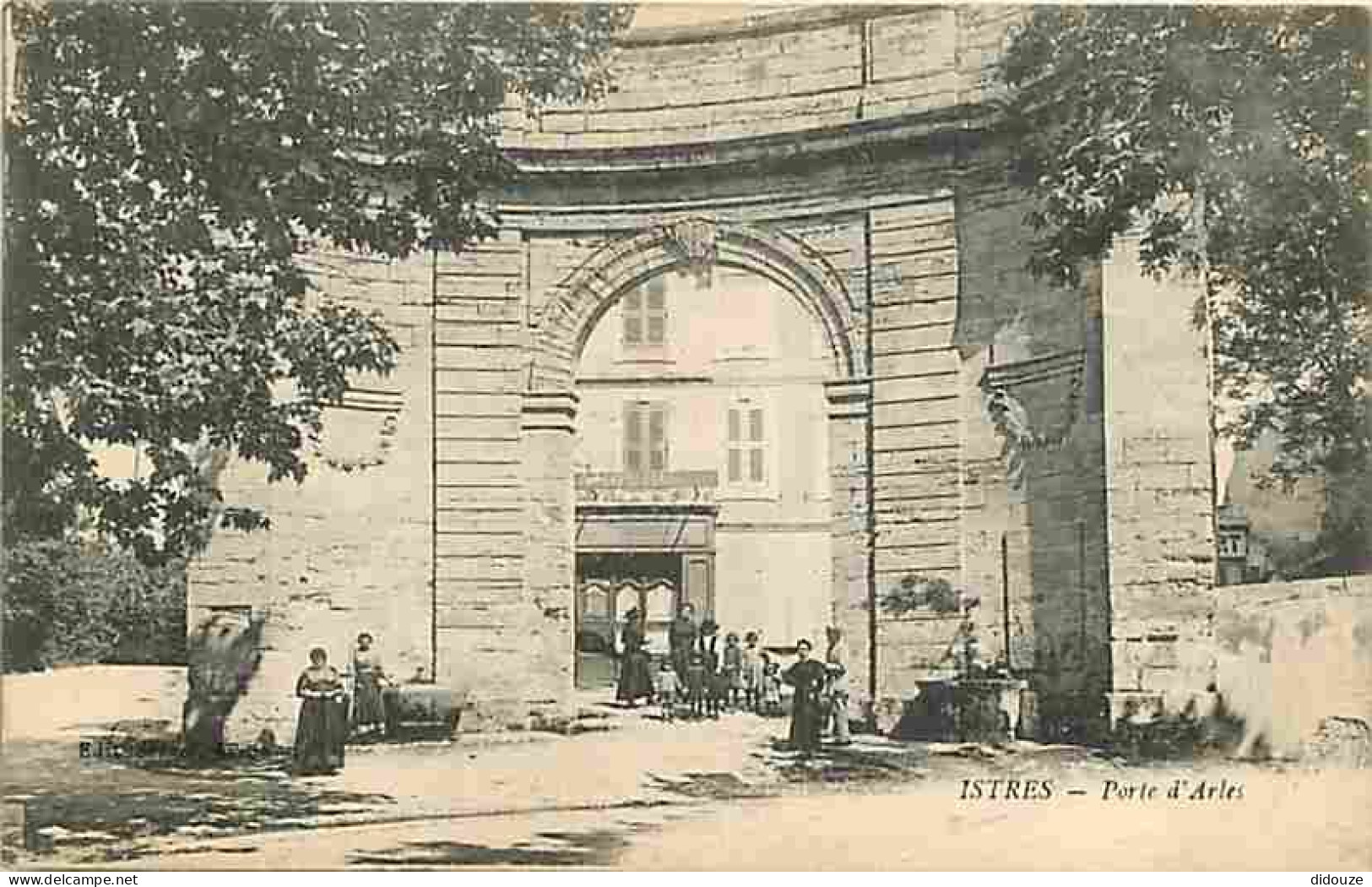 13 - Istres - Porte D'Arles - Animée - Oblitération Ronde De 1918 - CPA - Voir Scans Recto-Verso - Istres