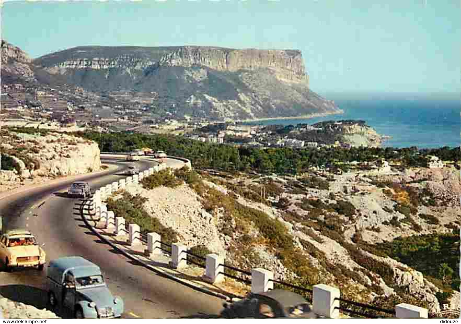 Automobiles - Vue Sur Le Golfe De Cassis Et Le Cap Canaille De La Route De Gineste - CPM - Voir Scans Recto-Verso - PKW