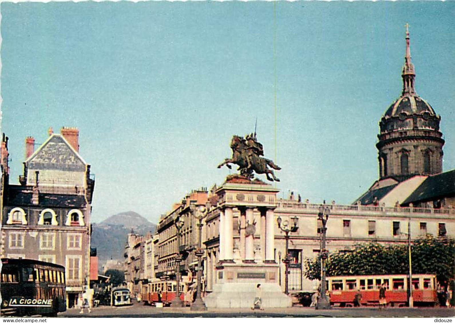 63 - Clermont Ferrand - Statue De Vercingétorix Sur La Place De Jaude - La Rue Blatin Et Le Puy De Dôme - Tramway - Cart - Clermont Ferrand