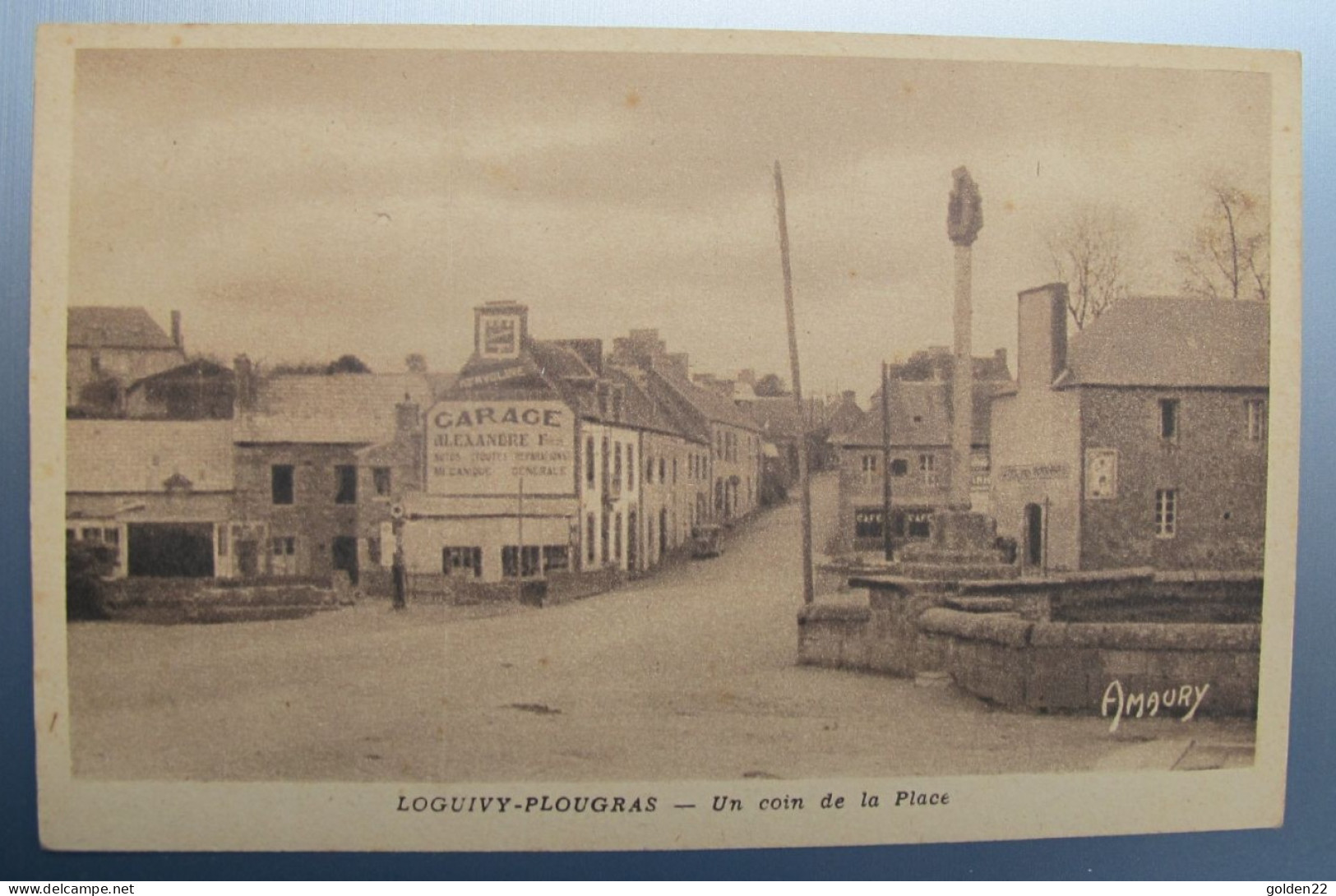 LOGUIVY-PLOUGRAS. Un Coin De La Place - Other & Unclassified