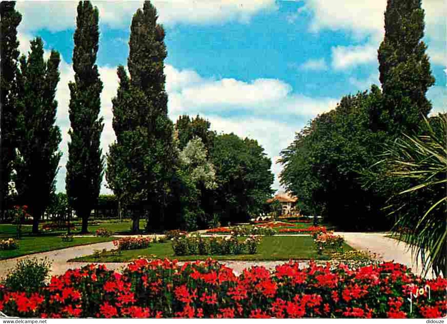 17 - Saintes - Le Jardin Public - Fleurs - CPM - Voir Scans Recto-Verso - Saintes