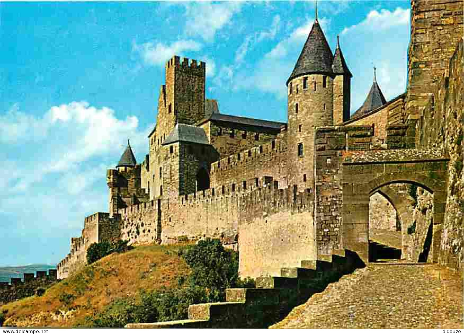 11 - Carcassonne - La Cité Médiévale - Ensemble De La Porte D'Aude Dominé Par Le Château Comtal - Carte Neuve - CPM - Vo - Carcassonne