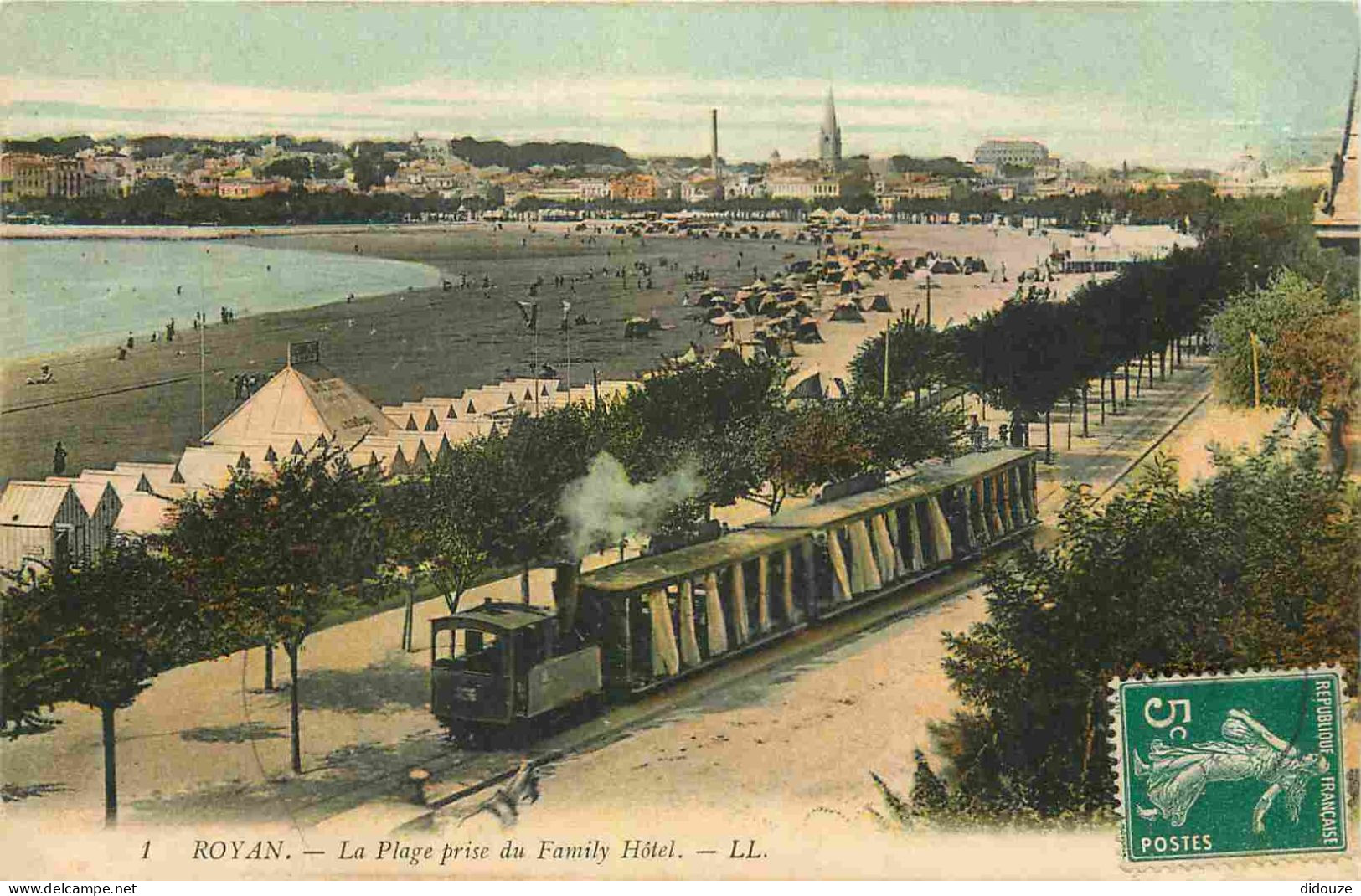 17 - Royan - La Plage Prise Du Family Hotel - Animée - Petit Train Touristique - Colorisée - CPA - Voir Scans Recto-Vers - Royan