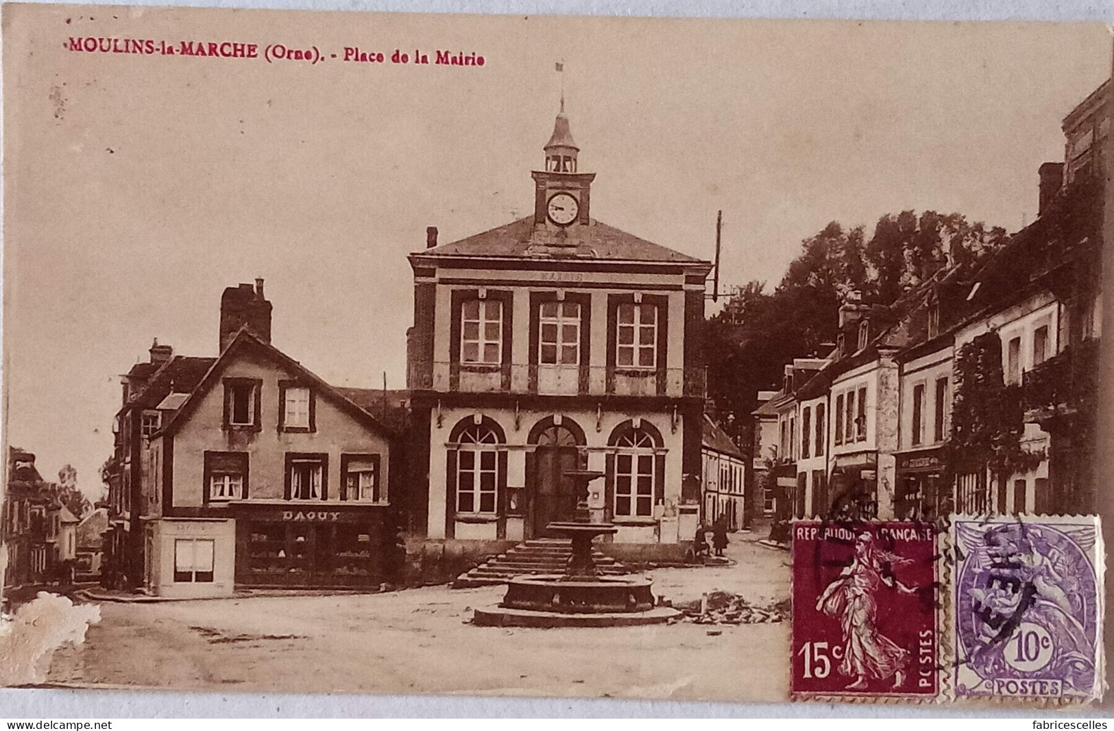 CPSM  Circulée 1930, Moulins La Marche (Orne) - Place De La Mairie   (35) - Moulins La Marche