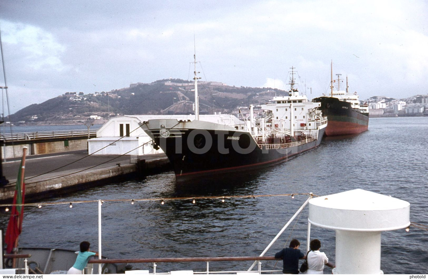 1980 MARMARA SHIP TANKER PUERTO CEUTA AFRICA ESPANA SPAIN 35mm AMATEUR DIAPOSITIVE SLIDE Not PHOTO No FOTO NB4139 - Diapositives (slides)