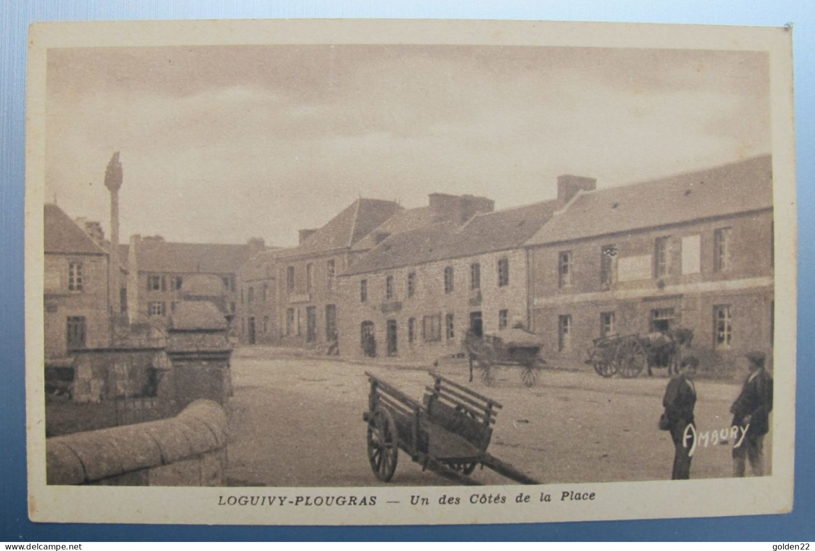 LOGUIVY-PLOUGRAS. Un Des Côtés De La Place - Sonstige & Ohne Zuordnung