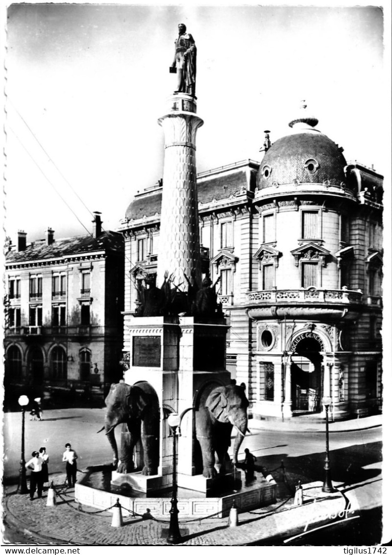 Chambéry (Savoie) La Fontaine Des éléphants - Chambery