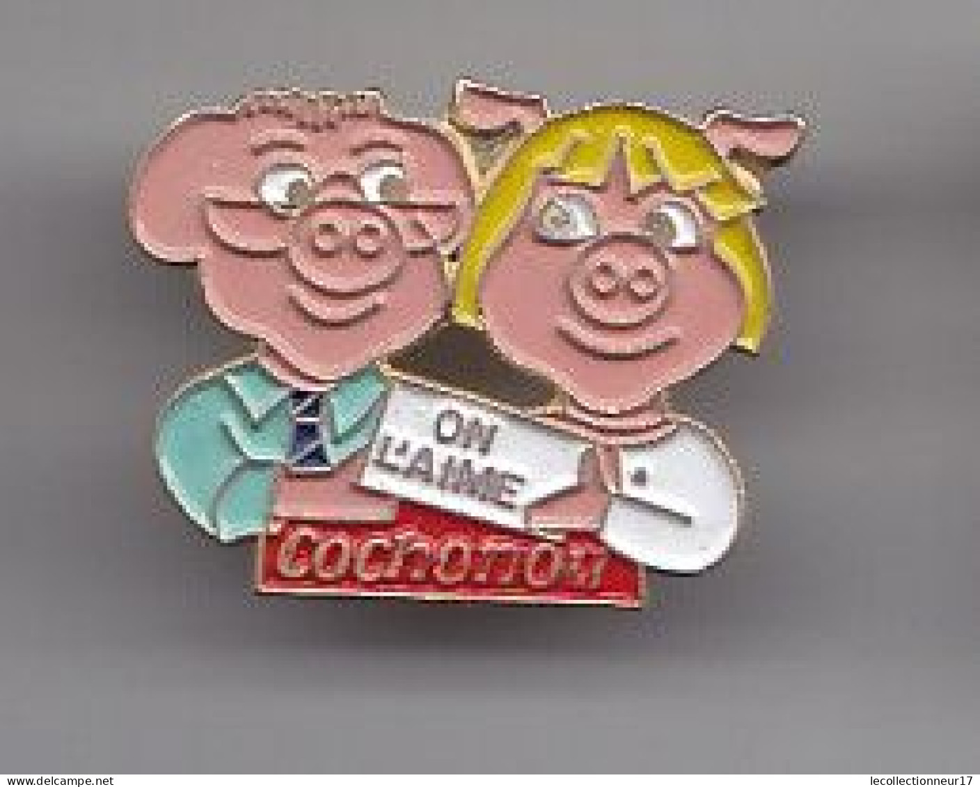 Pin's Cochonou On L' Adore Couple De Cochons Réf 4646 - Dieren