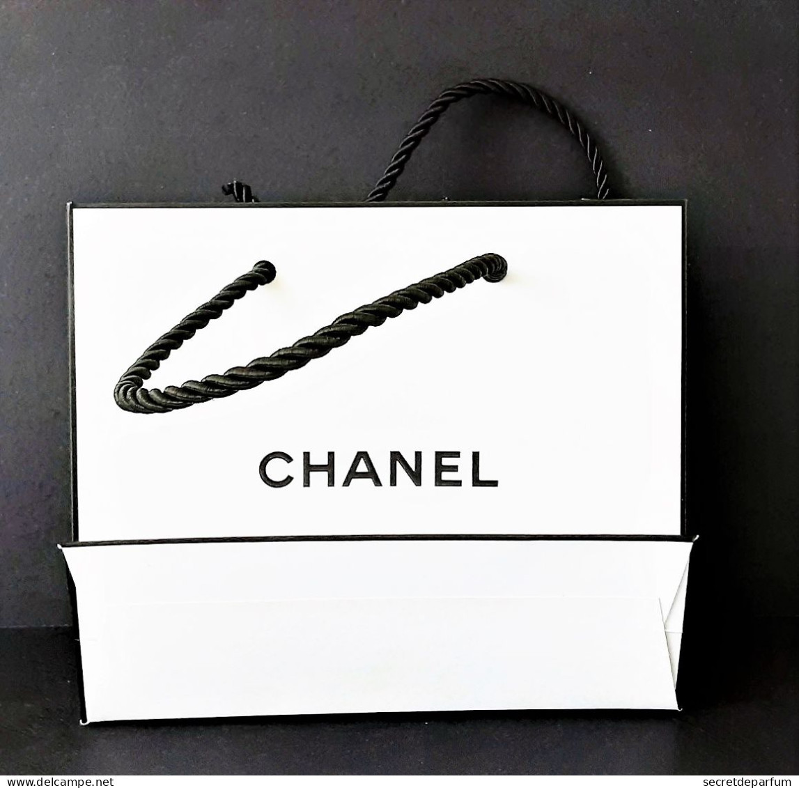 SAC OU SACHET CHANEL  PAPIER BLANC CHANEL NOIR  14 Cm  X 12  Cm - Toebehoren