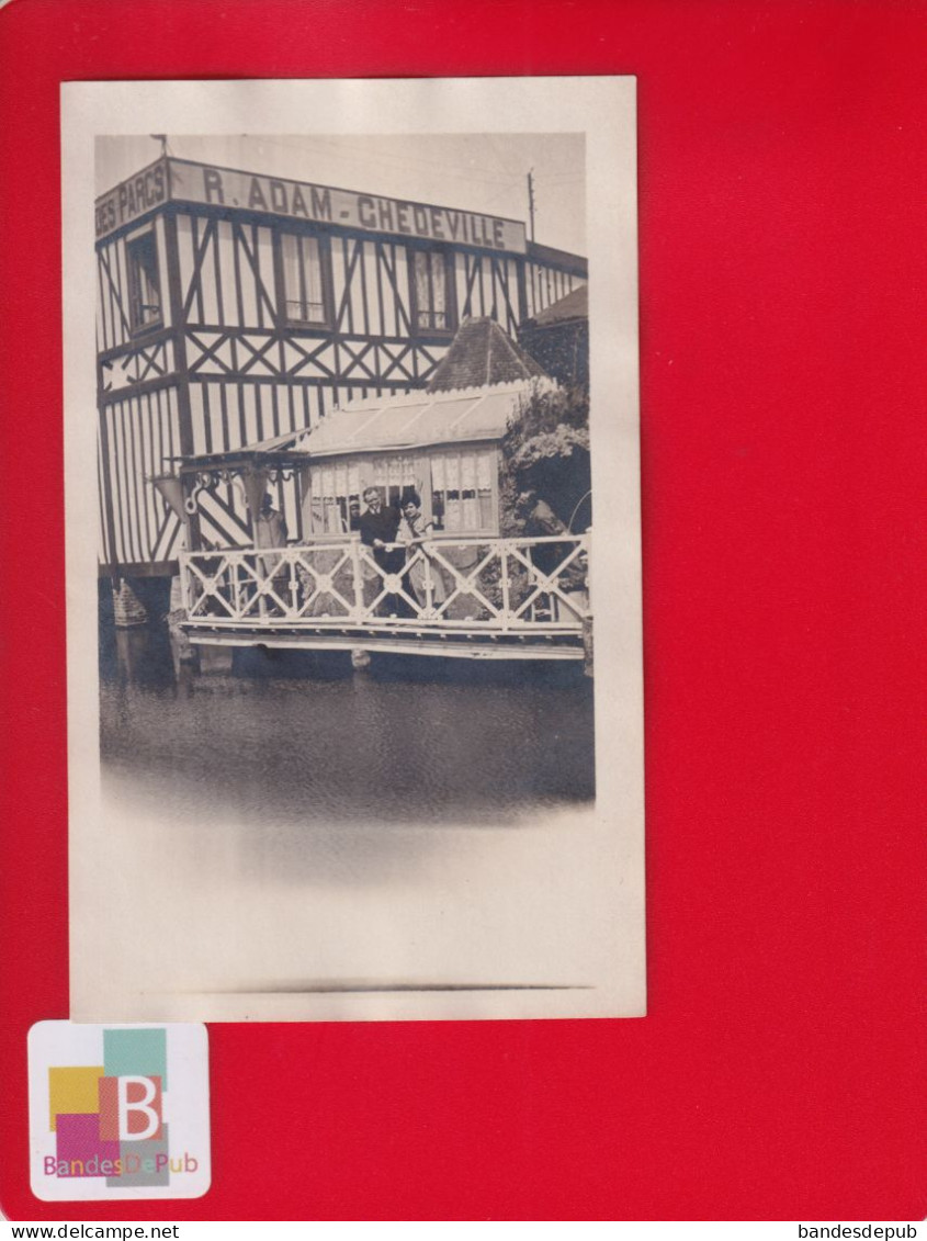 Photo Originale  7cm X 11,5 Cm  COURSEULLES-sur-MER - Pavillon De L'Hôtel Adam Chedeville Couple - Places