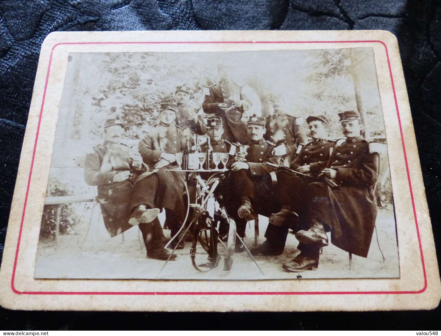 P-662 , Photo Sur Carton, Groupe De Soldats Du 15e Régiment Attablés, Classe De 1904 - Guerra, Militares