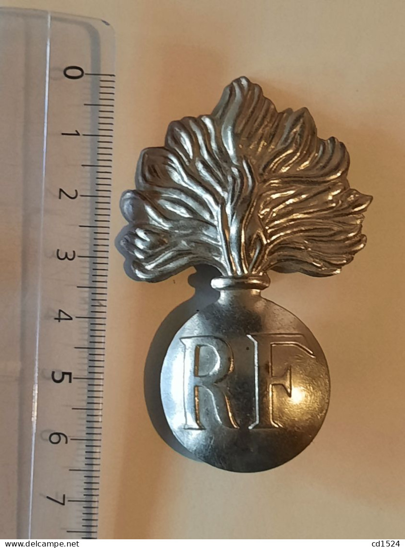 Insigne Métal Pour Casque Français (RF) Avec 2 Pates De Fixation - Headpieces, Headdresses