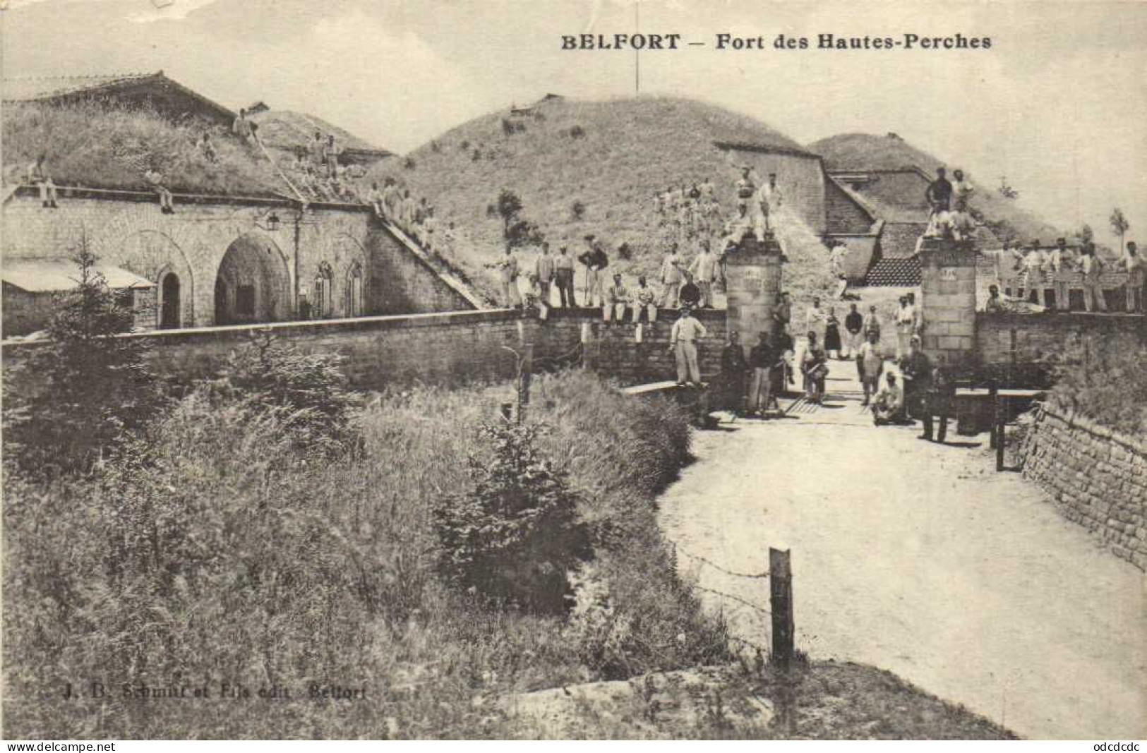 DESTOCKAGE Avant fermeture boutique BON LOT 100 CPA MILITARIA  Patriotiques Monument aux Morts ...  (toutes scannées )