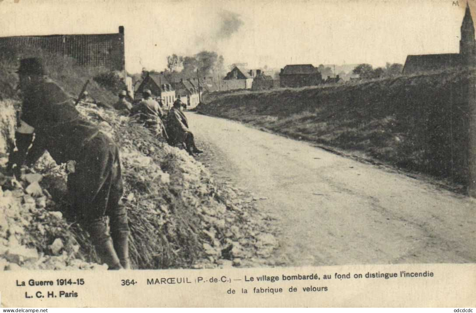 DESTOCKAGE Avant fermeture boutique BON LOT 100 CPA MILITARIA  Patriotiques Monument aux Morts ...  (toutes scannées )