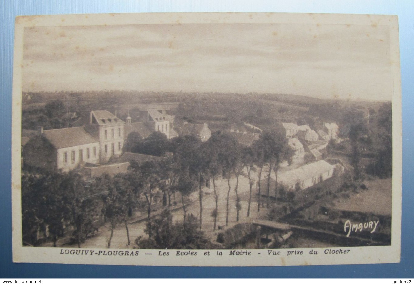 LOGUIVY-PLOUGRAS. Les Ecoles Et La Mairie. Vue Prise Du Clocher - Other & Unclassified