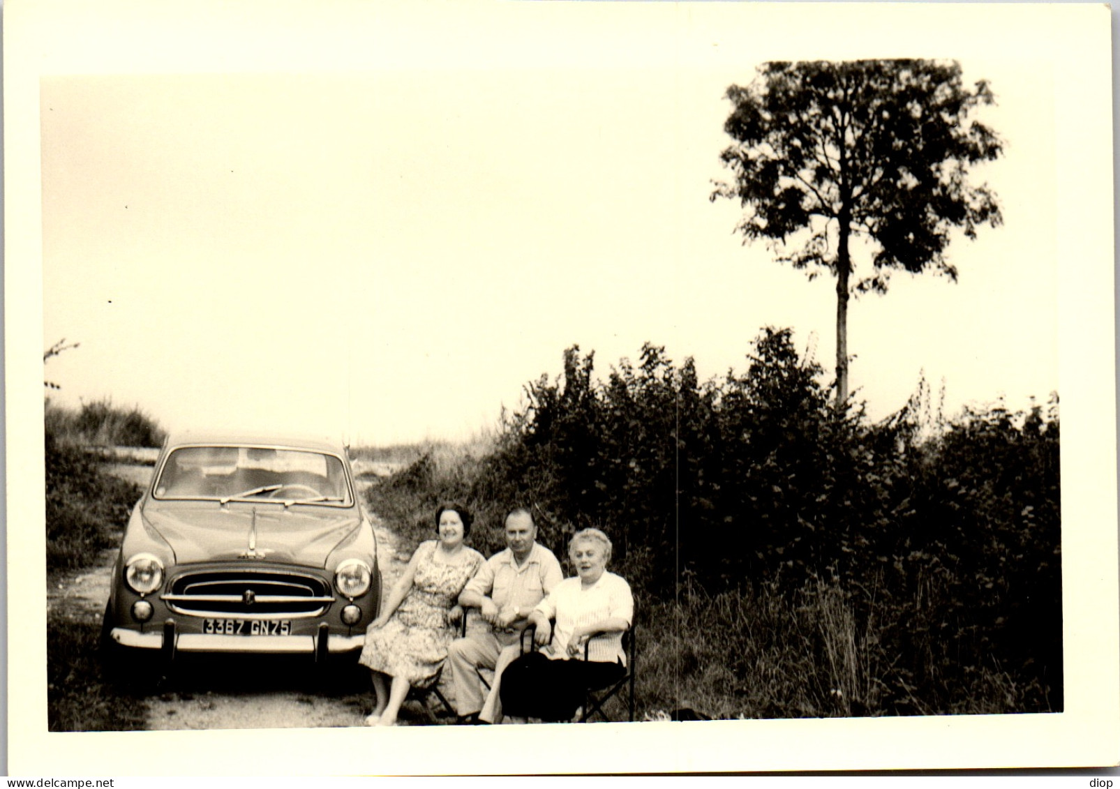 Photographie Photo Vintage Snapshot Amateur Automobile Voiture Peugeot Trio - Cars